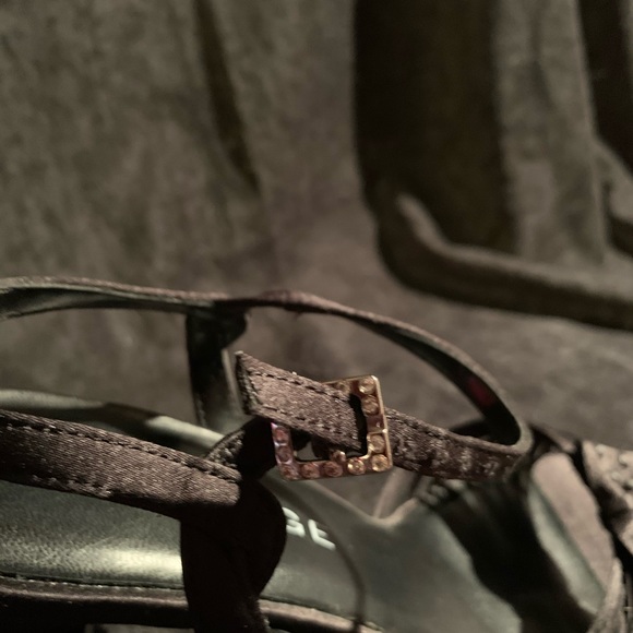 ****- ⬇️ ⬇️PRICE! NWOT “RAMPAGE” STRAPPY DRESS SHOES - Picture 5 of 8